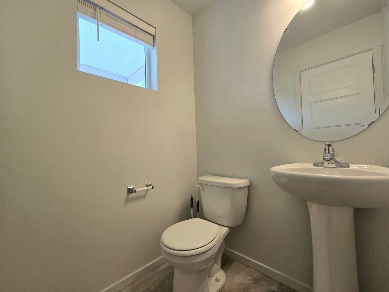 4306 68th Dr Ne - Photo 3 of 17