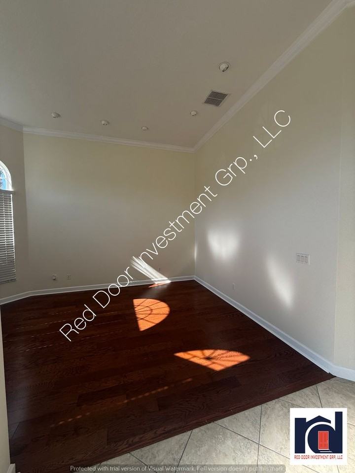 10029 Chardonnay Dr - Photo 2 of 50