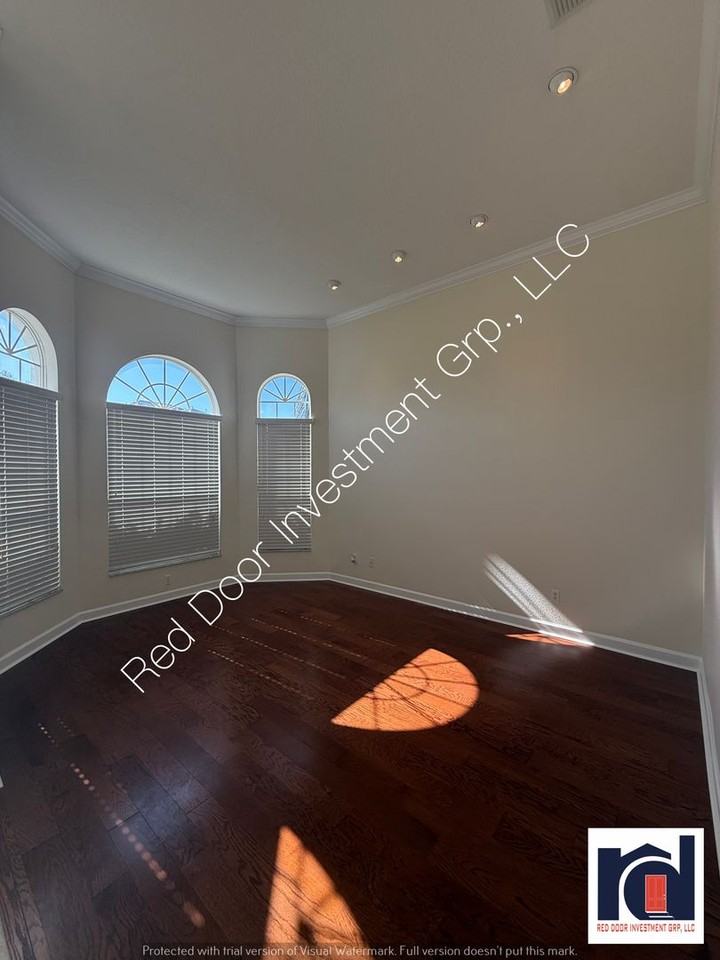 10029 Chardonnay Dr - Photo 5 of 50