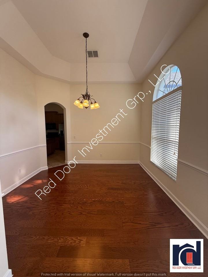 10029 Chardonnay Dr - Photo 7 of 50