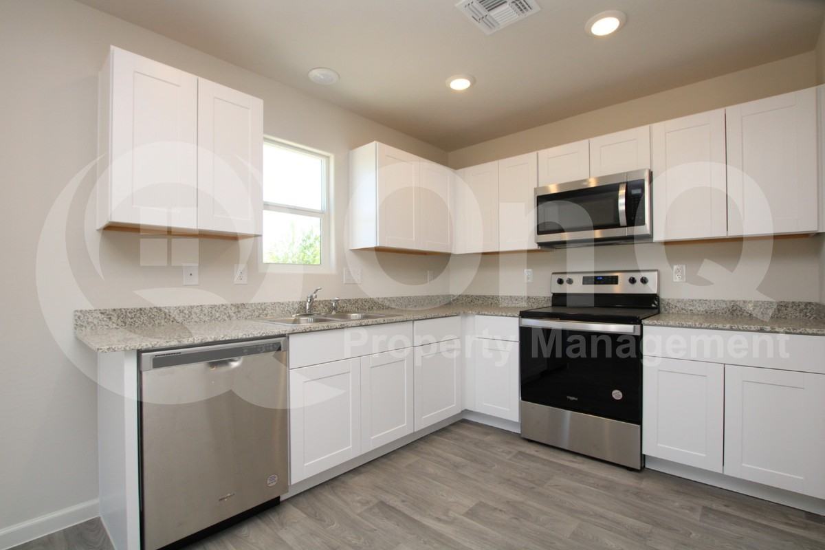 10858 W Arvada Dr - Photo 3 of 13