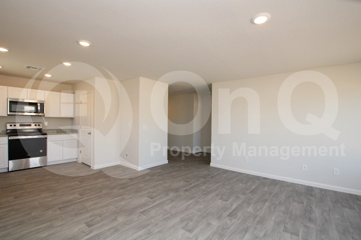 10858 W Arvada Dr - Photo 4 of 13