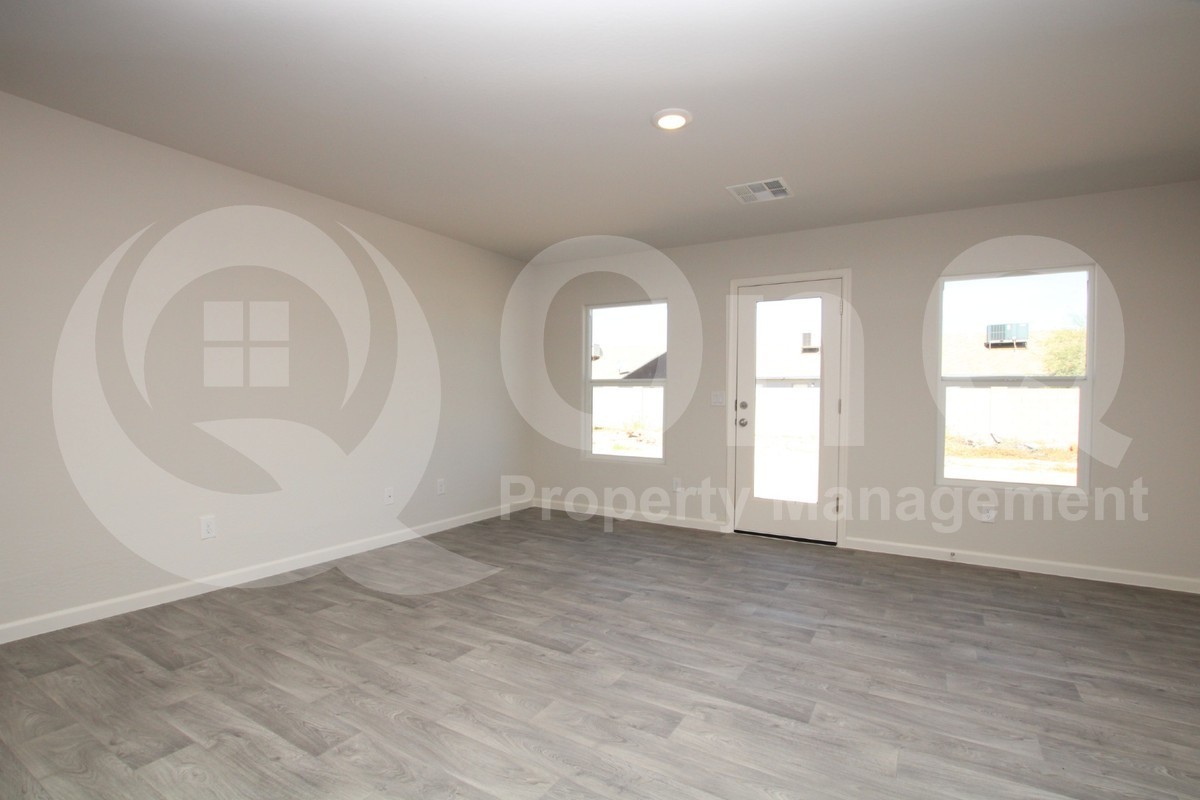 10858 W Arvada Dr - Photo 5 of 13