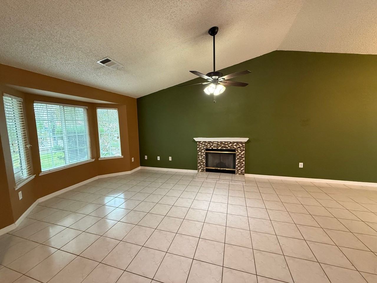 2108 Chaparral Dr - Photo 3 of 11