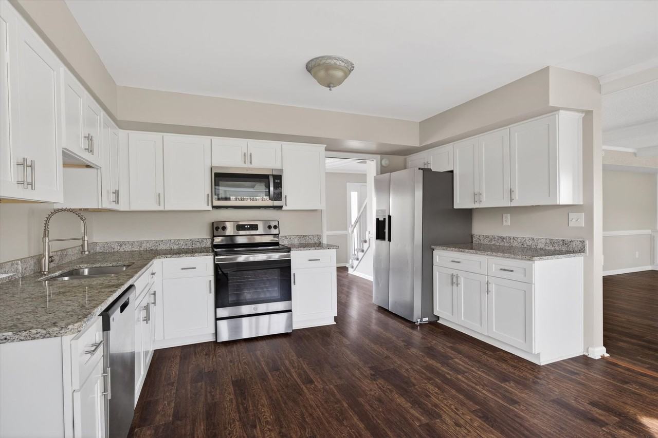 1716 Chilhowie Cir - Photo 3 of 45