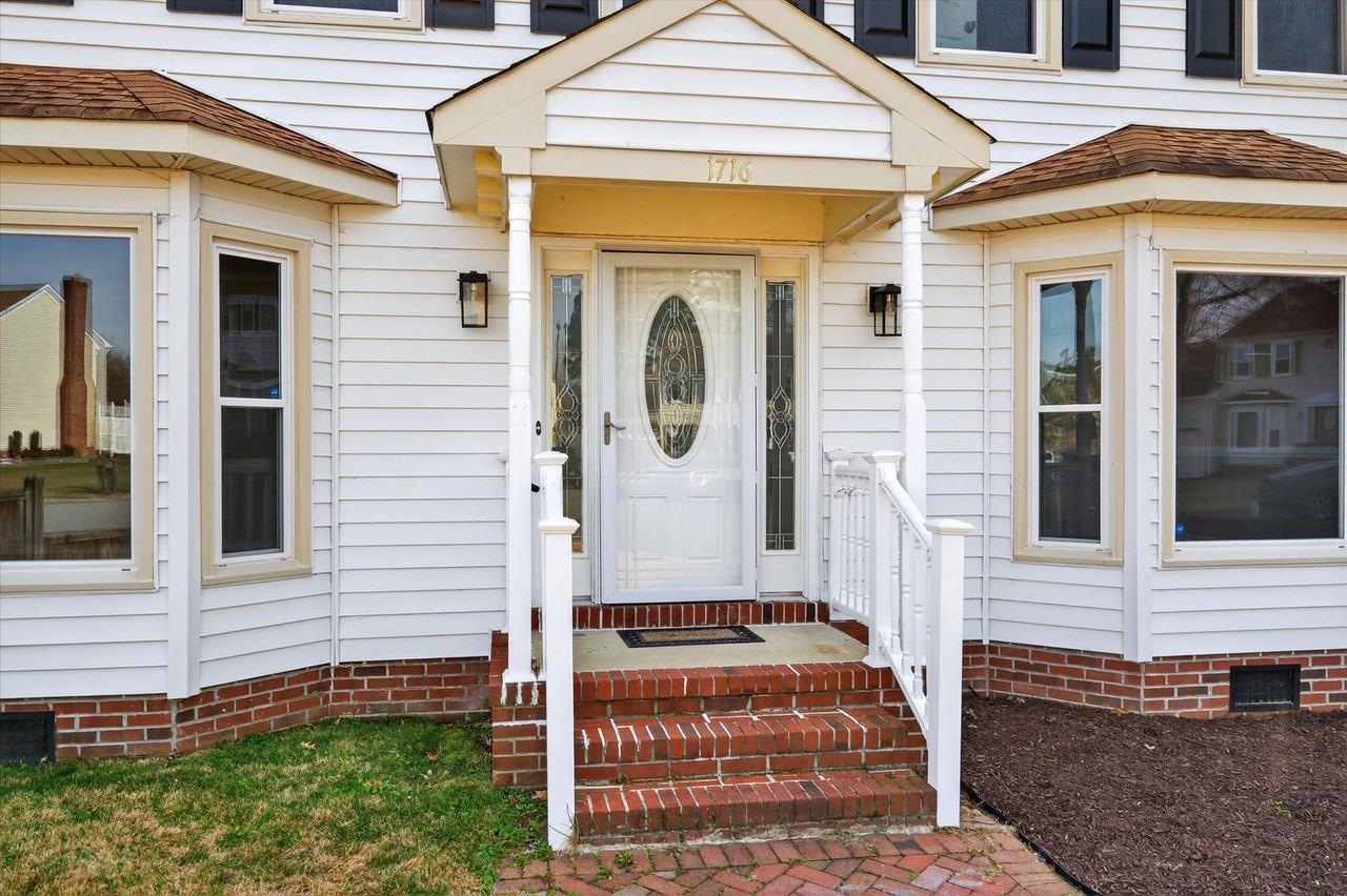 1716 Chilhowie Cir - Photo 5 of 45