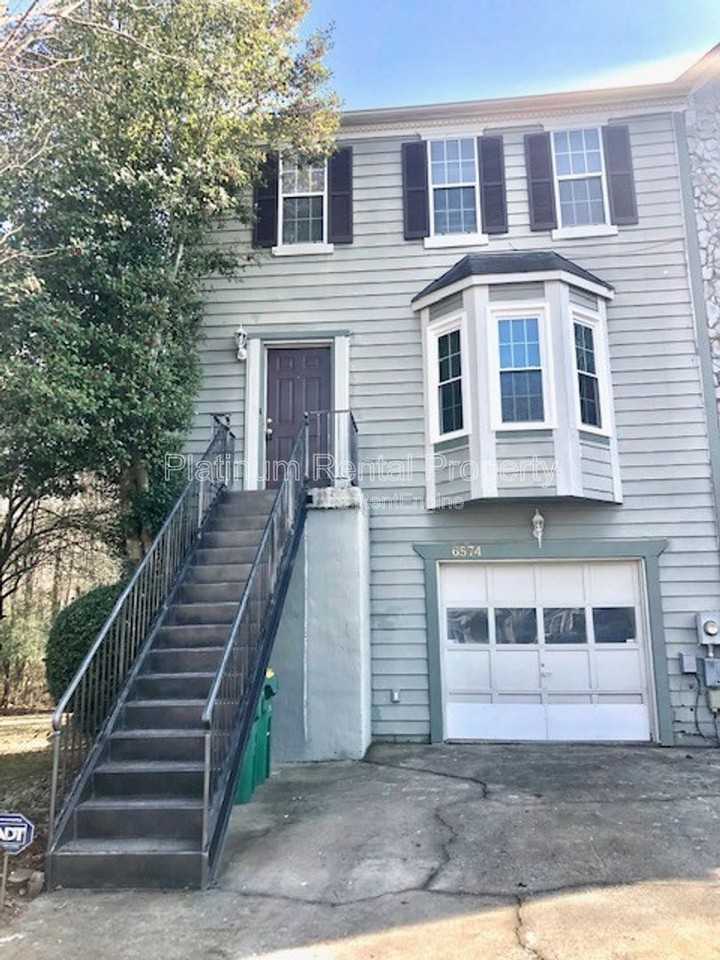 6574 Meadow Green Cir