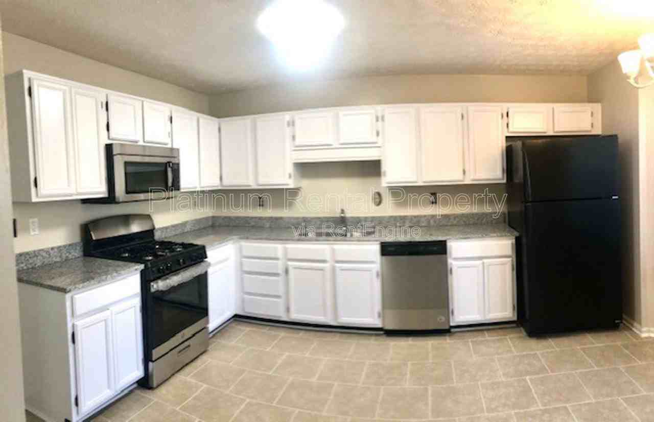 6574 Meadow Green Cir - Photo 3 of 31