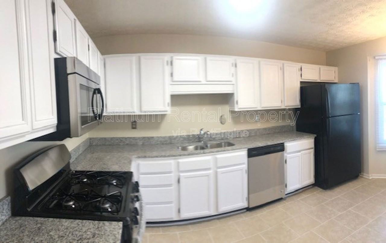 6574 Meadow Green Cir - Photo 4 of 31