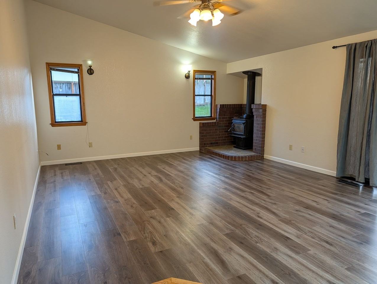 4004 Moody Pl - Photo 3 of 14