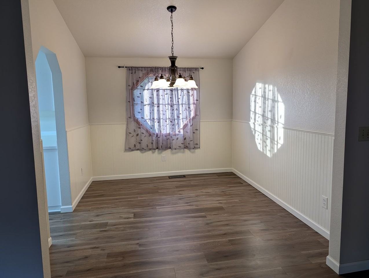 4004 Moody Pl - Photo 4 of 14