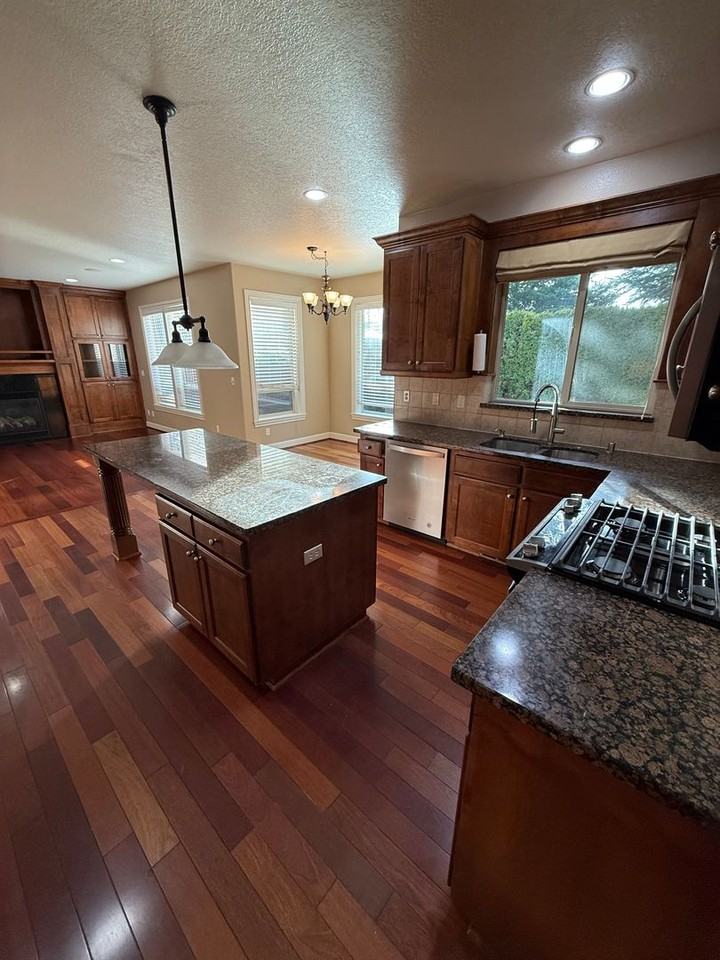 12301 Ne 104th St - Photo 3 of 39