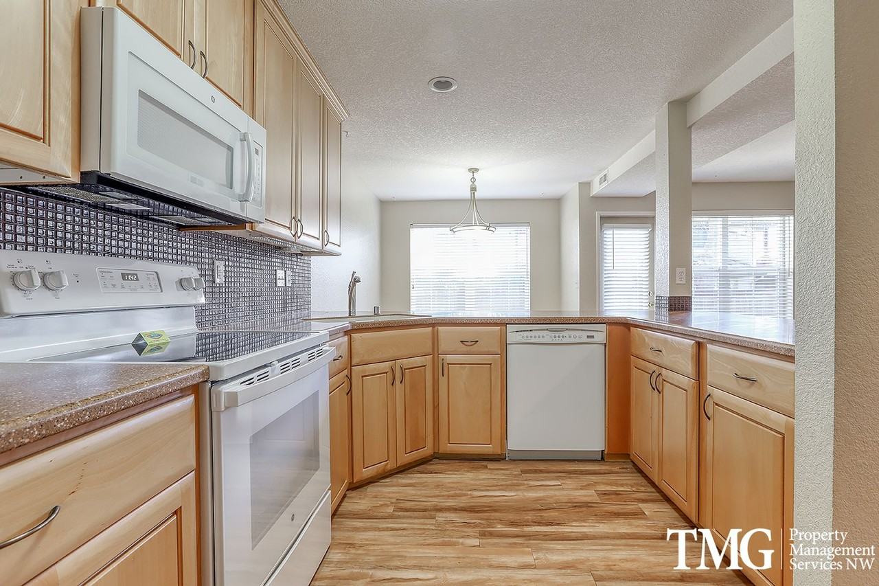 4701 Ne 77th Ave #E20 - Photo 6 of 12