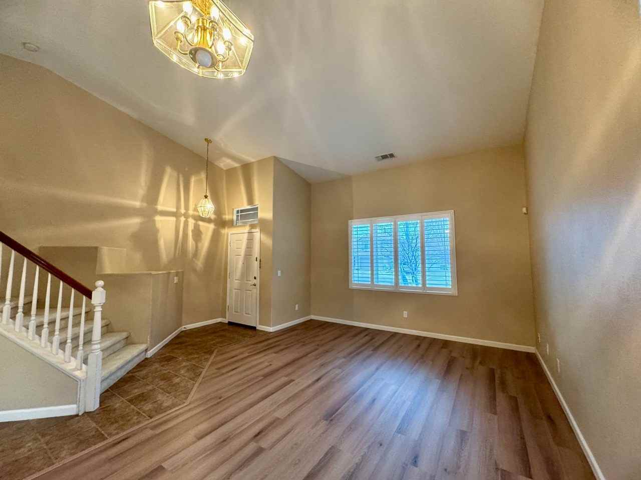 9801 Orino Ct - Photo 4 of 43