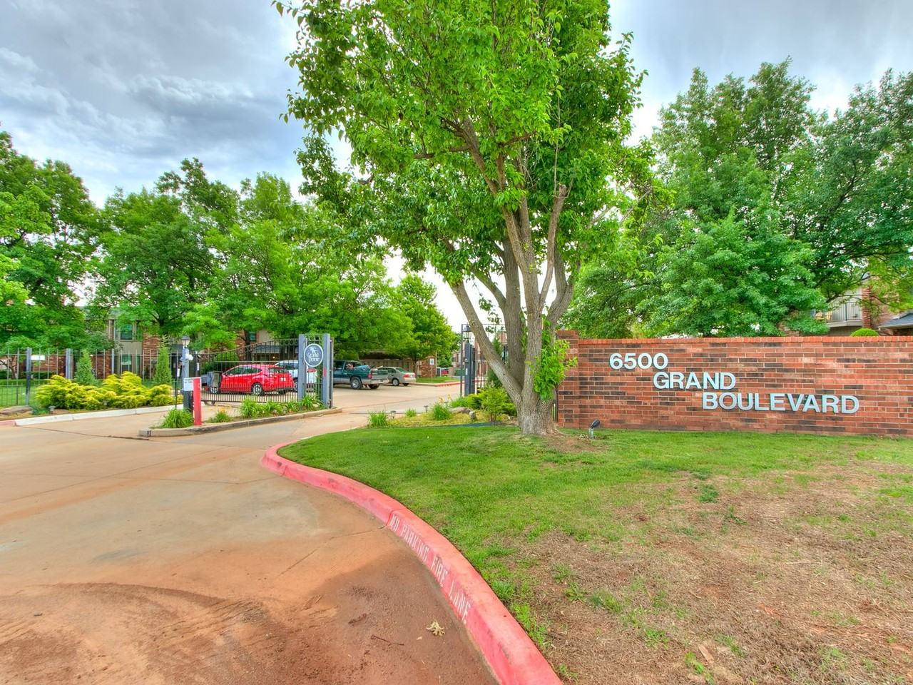 6500 N Grand Blvd #122 - Photo 5 of 45