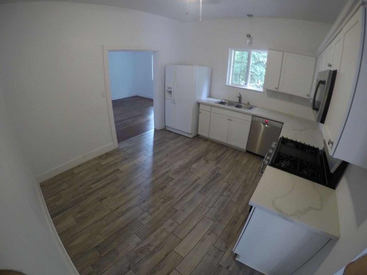 630 W 9th St - Photo 6 of 18