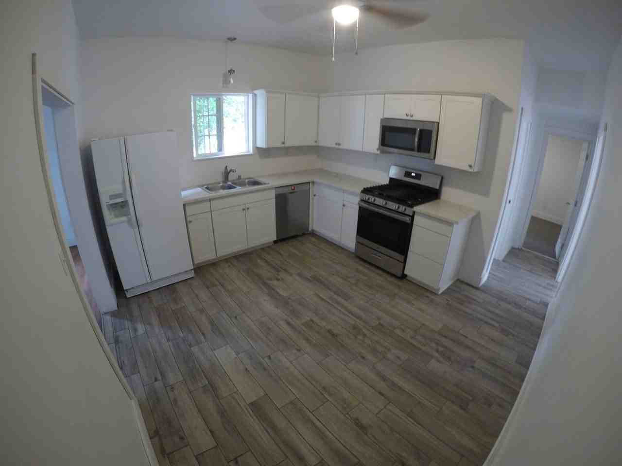 630 W 9th St - Photo 7 of 18