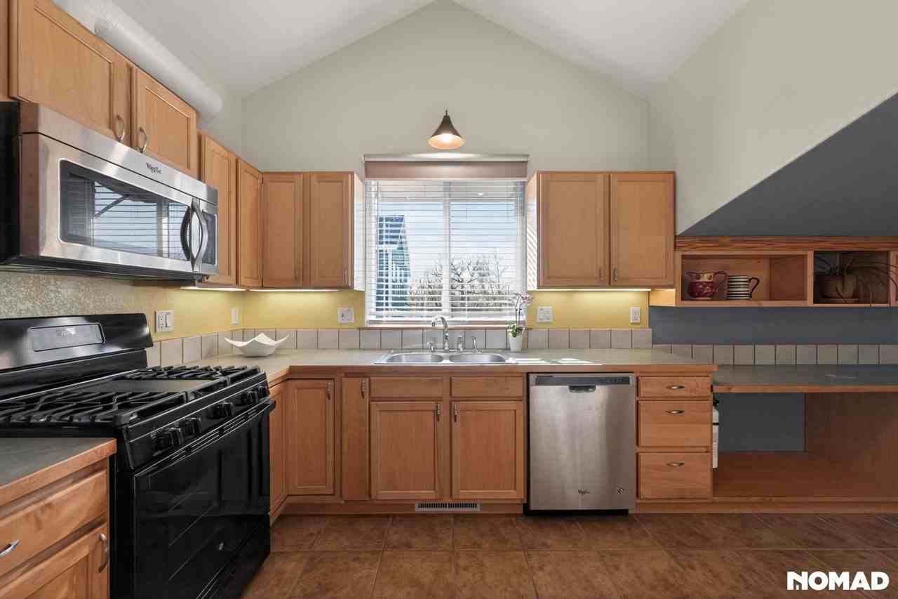 230 Briggs St - Photo 3 of 31