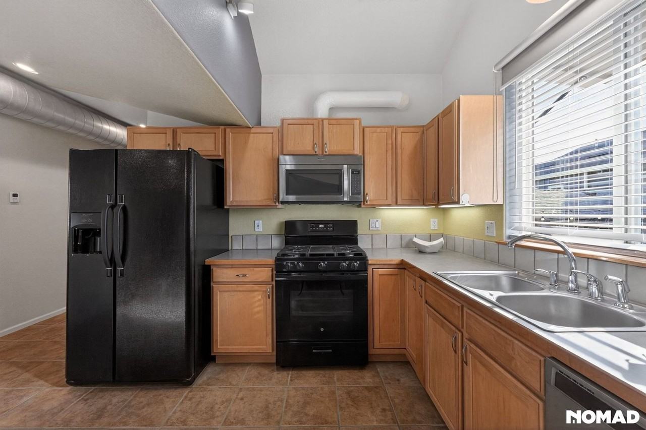 230 Briggs St - Photo 4 of 31