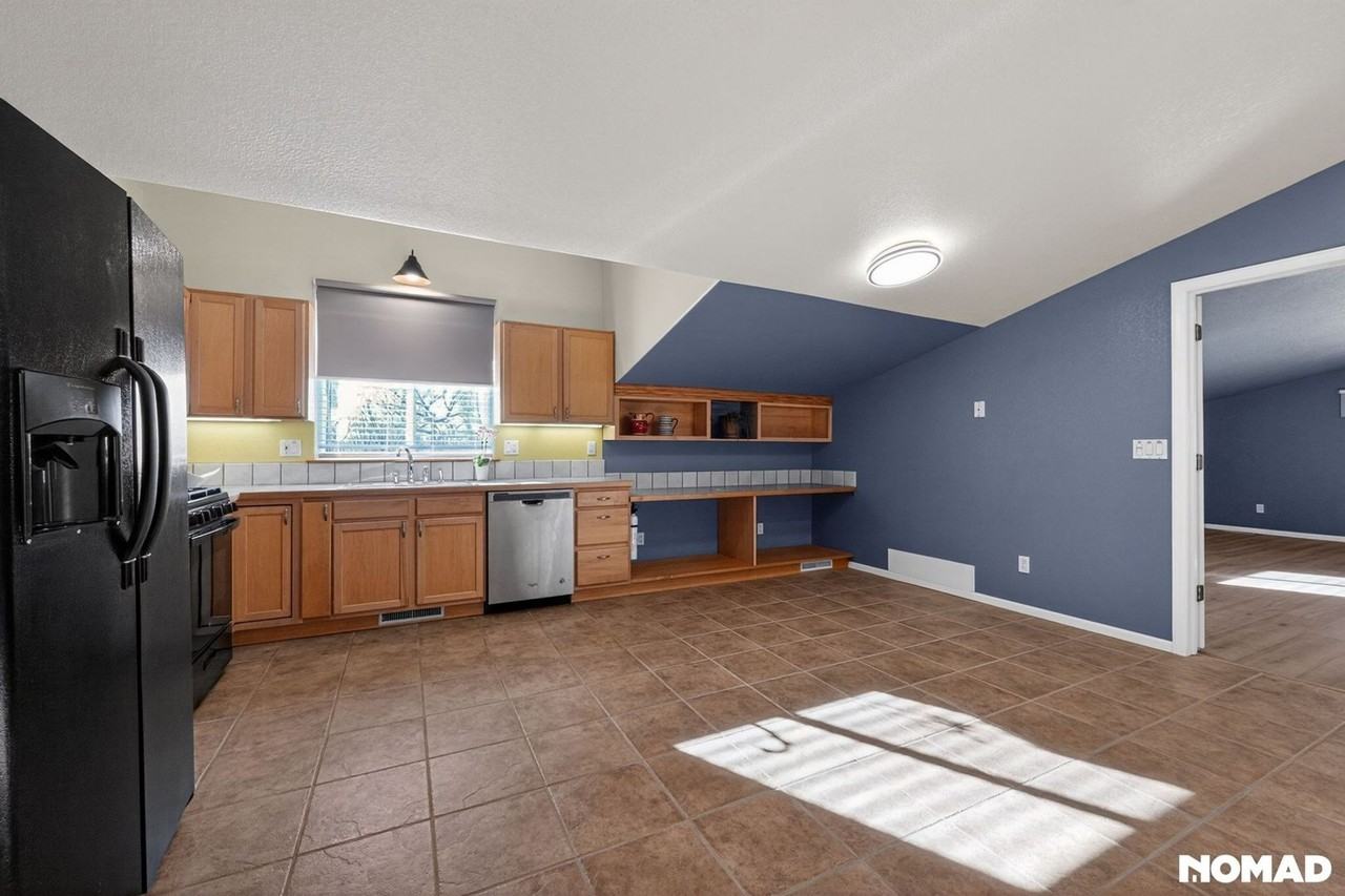 230 Briggs St - Photo 5 of 31