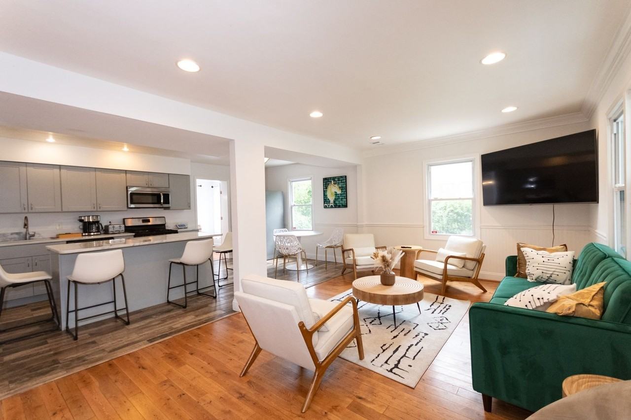 1012 1012 E W Hwy - Photo 7 of 26