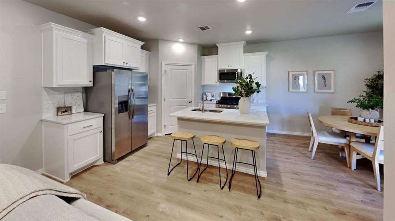 7044 Labelle Dr - Photo 7 of 22