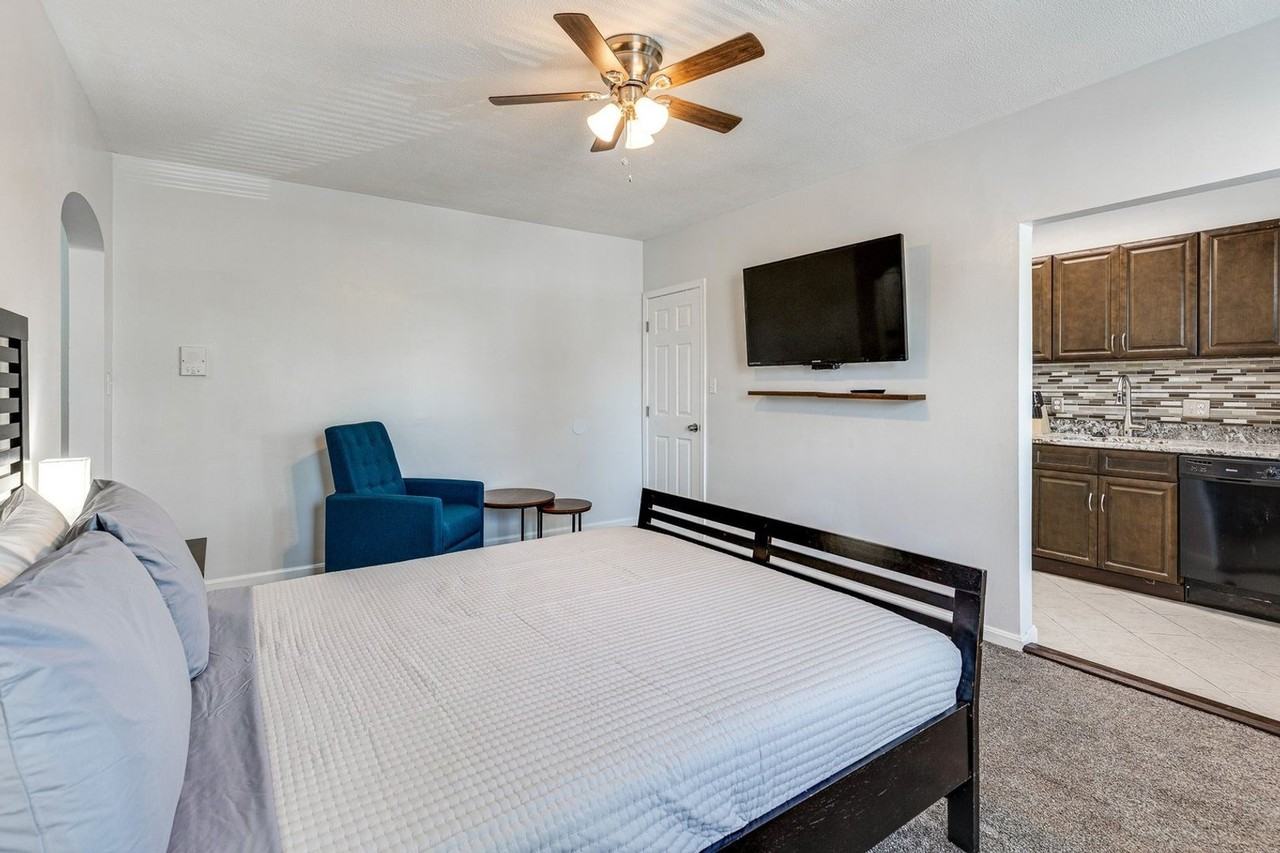 3719 12th St Ne - Photo 4 of 14