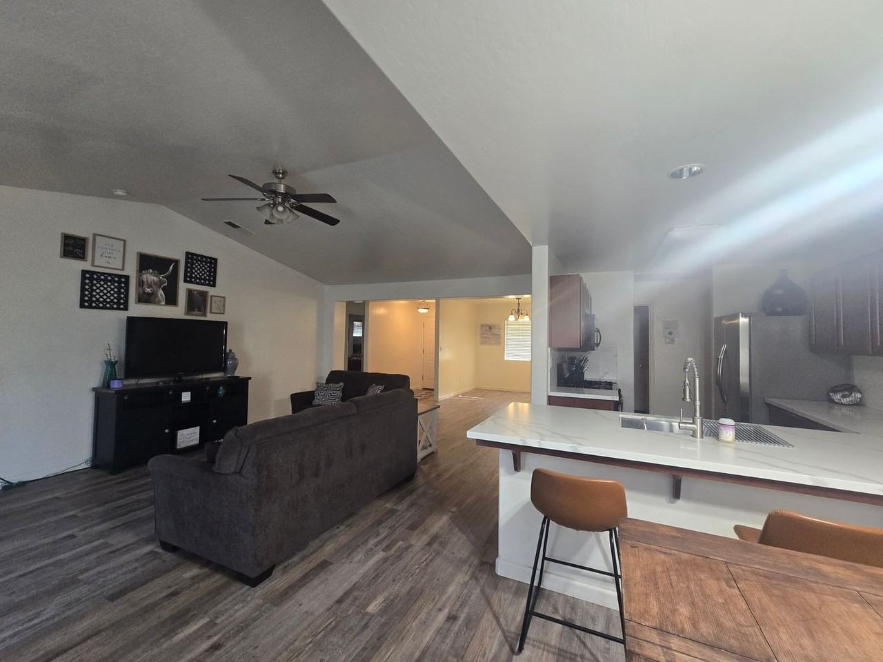 2078 W Hampton Dr - Photo 5 of 20