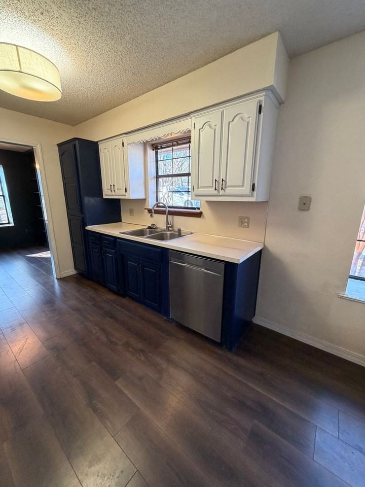 220 Norwood Dr - Photo 3 of 13