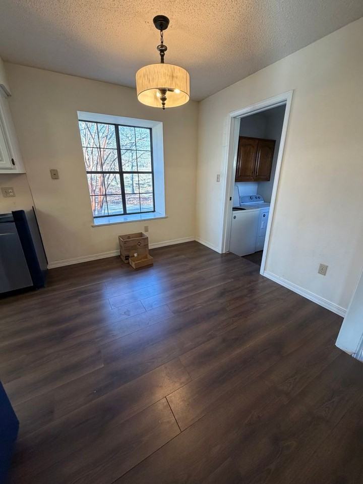 220 Norwood Dr - Photo 5 of 13