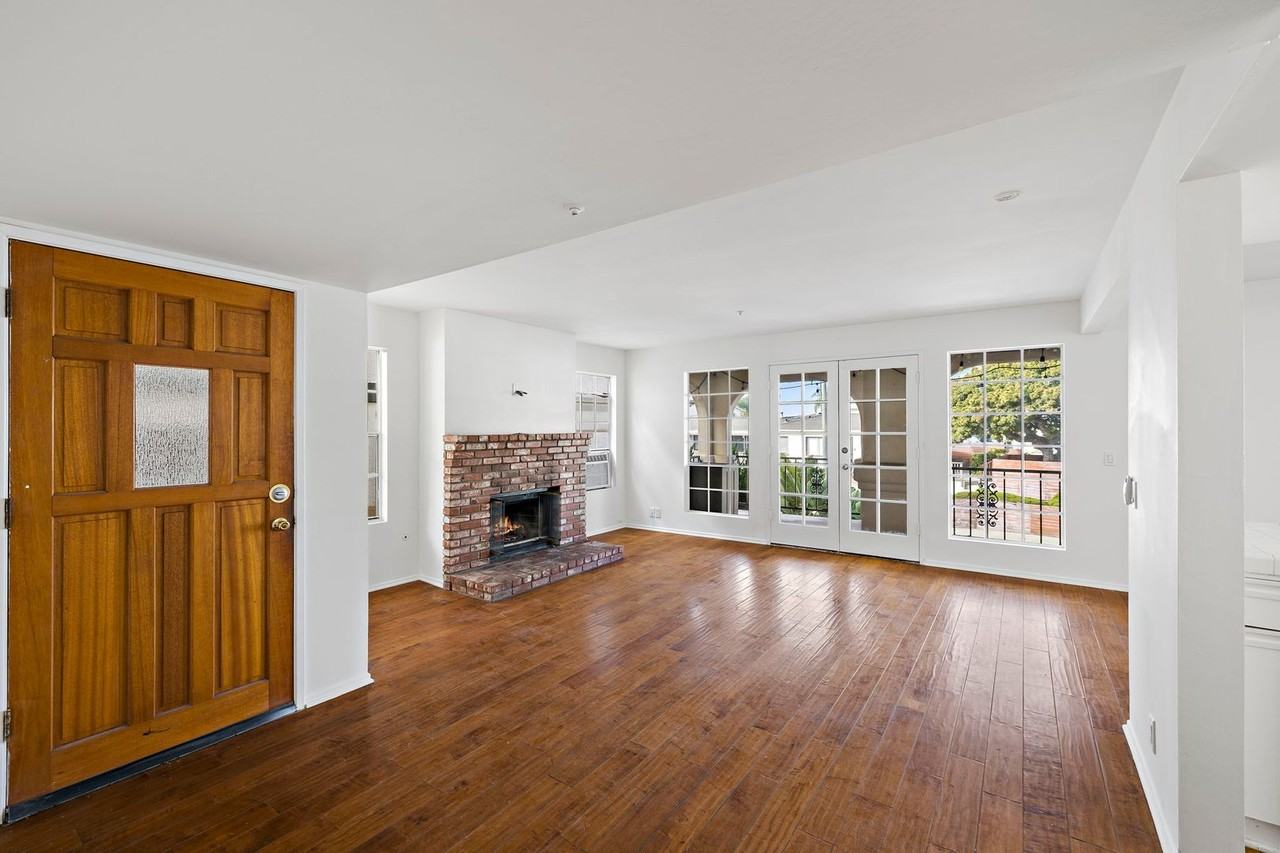 501 Avenida Victoria - Photo 2 of 21