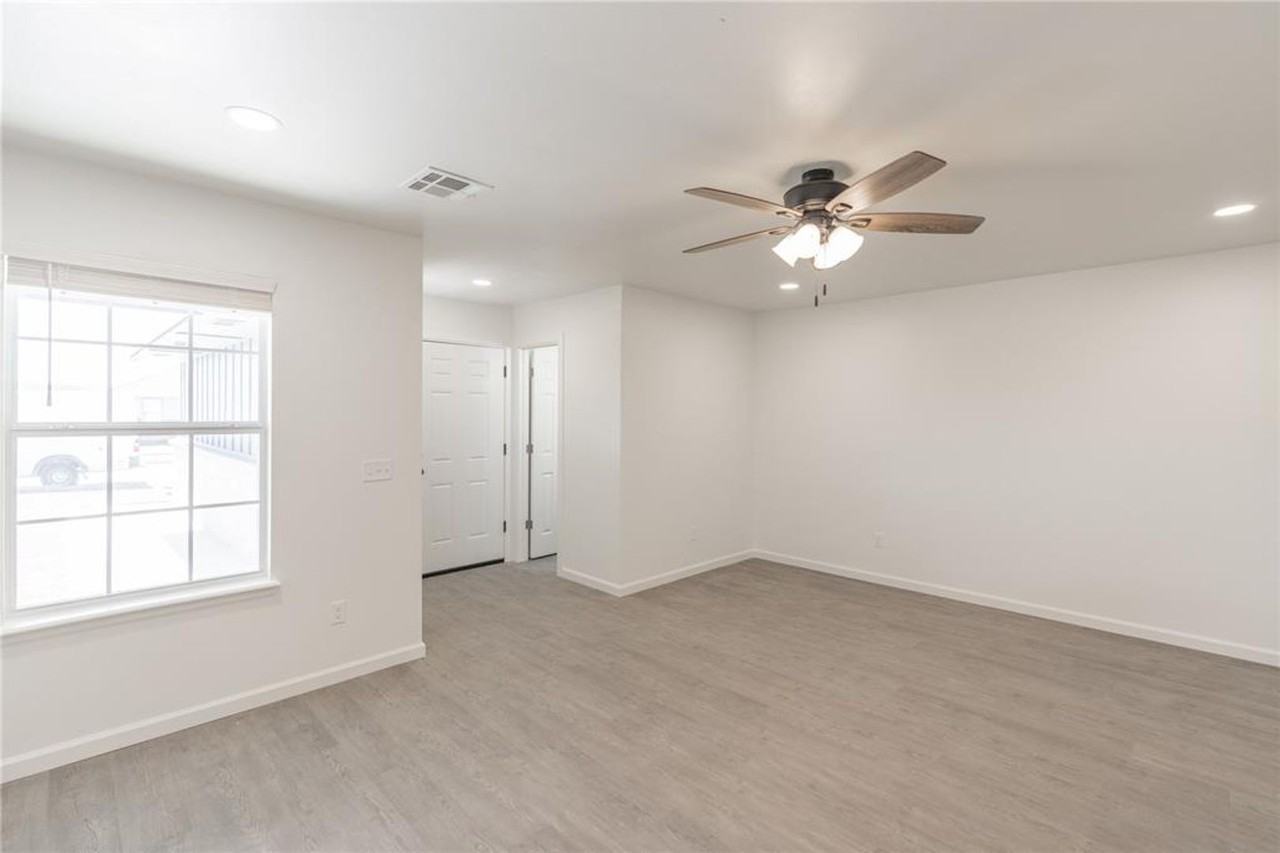 785 Ne 4th St - Photo 5 of 19