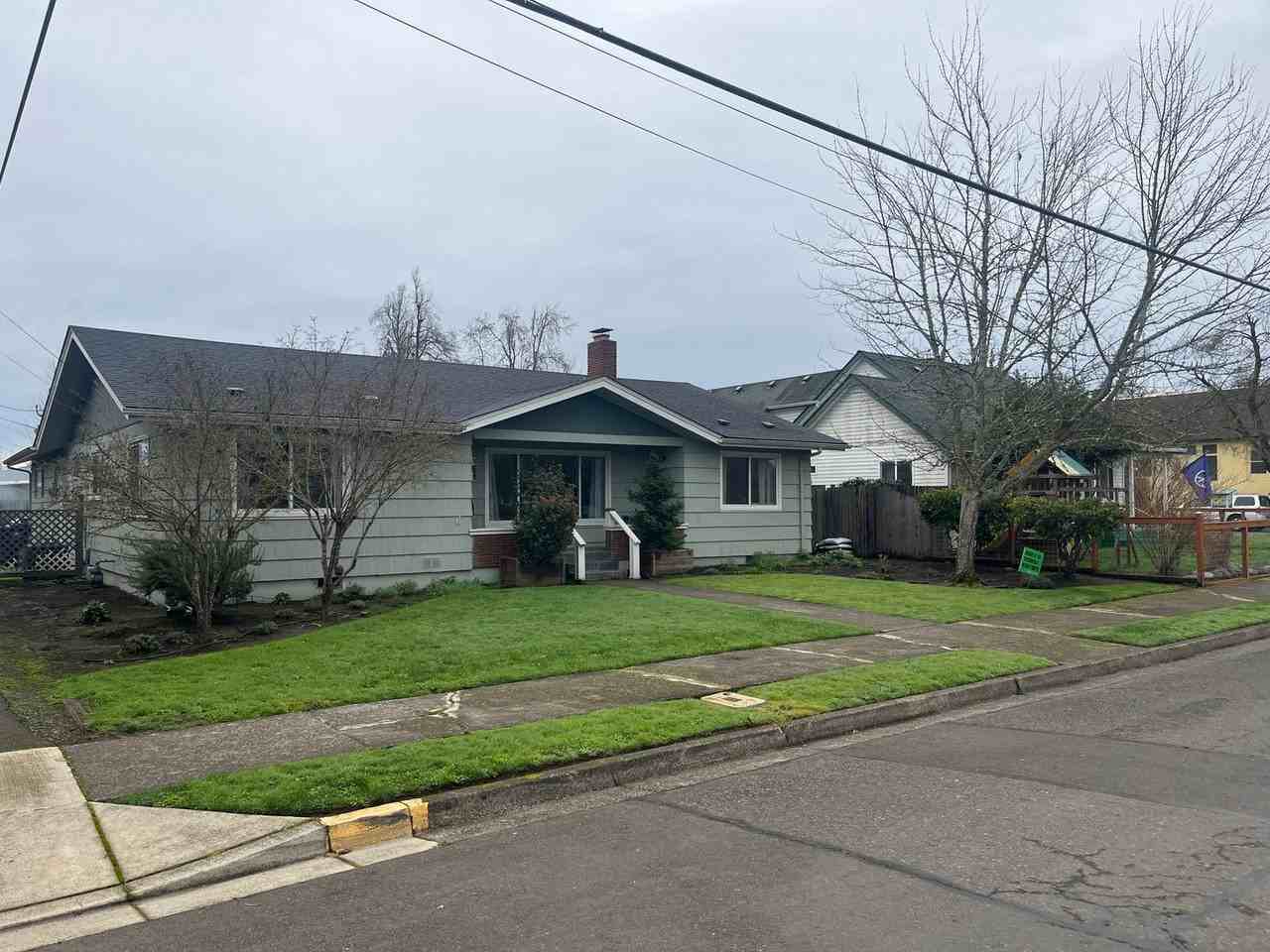 525 10th St - Photo 2 of 34