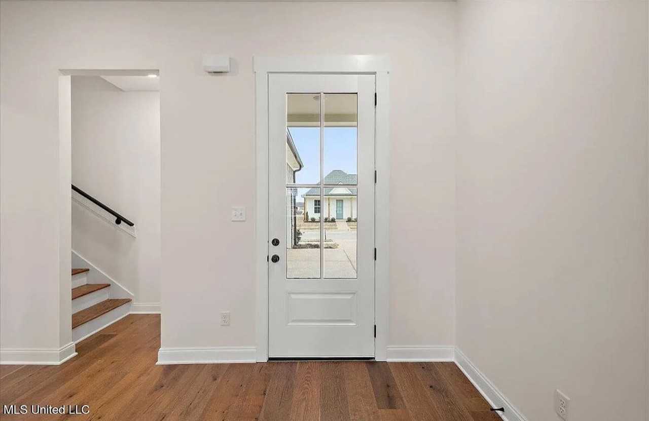 738 Coahoma Ct - Photo 2 of 18