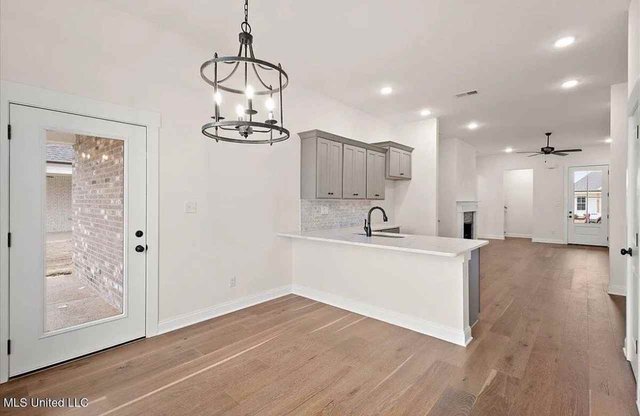 738 Coahoma Ct - Photo 6 of 18