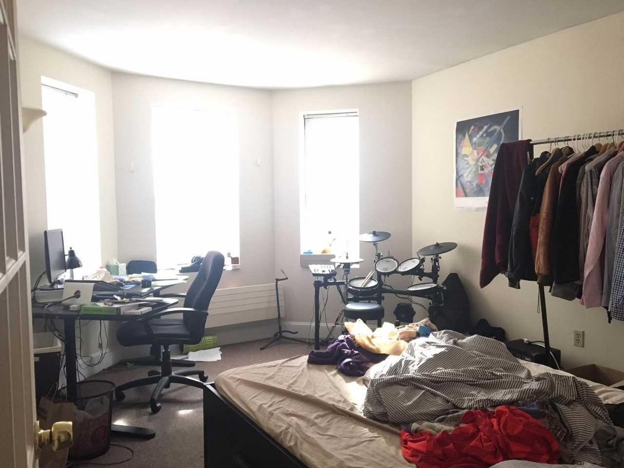 821 Beacon St - Photo 4 of 16