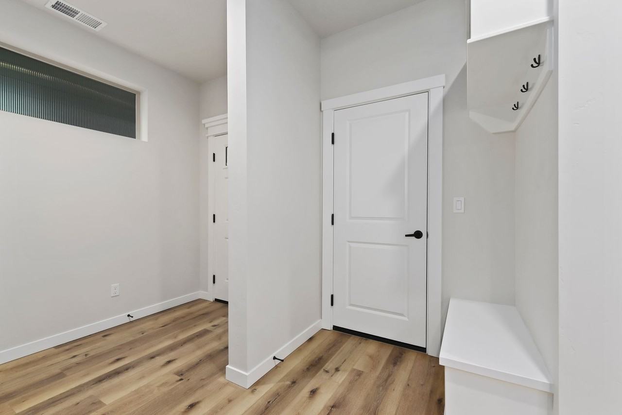 301 W Radiant Ridge Dr - Photo 3 of 26