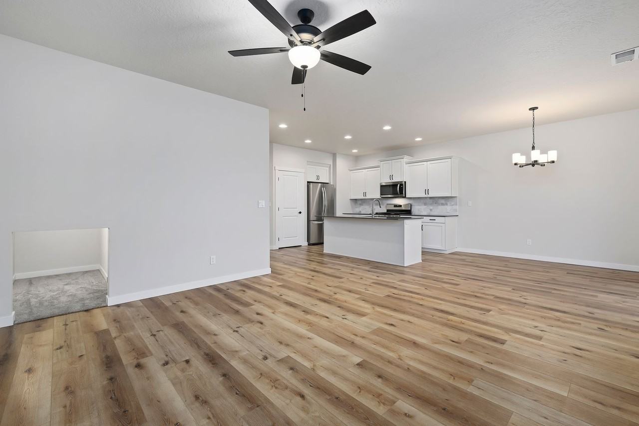 301 W Radiant Ridge Dr - Photo 5 of 26