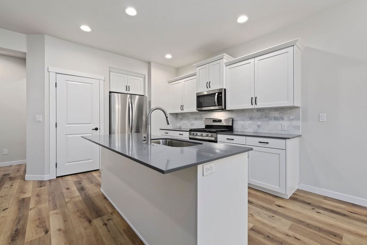 301 W Radiant Ridge Dr - Photo 7 of 26