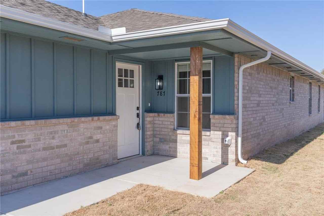 787 Ne 4th St - Photo 2 of 20