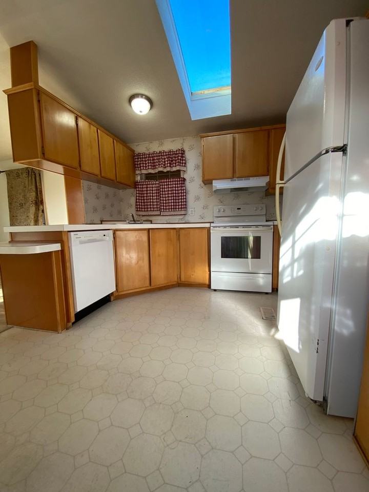 900 N 8th St - Photo 2 of 11