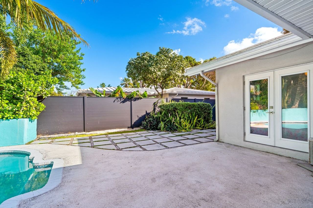 113 Park Ln E - Photo 3 of 47