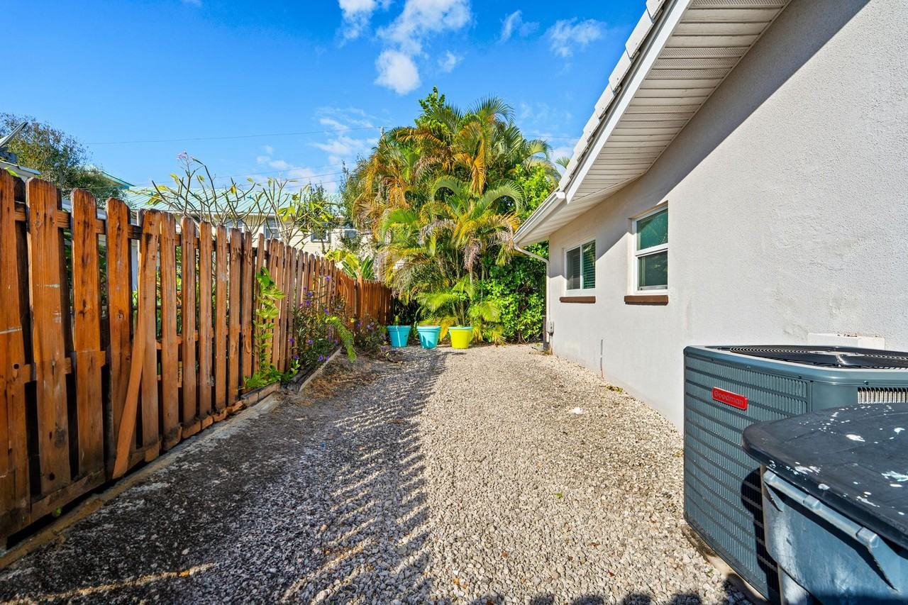 113 Park Ln E - Photo 7 of 47