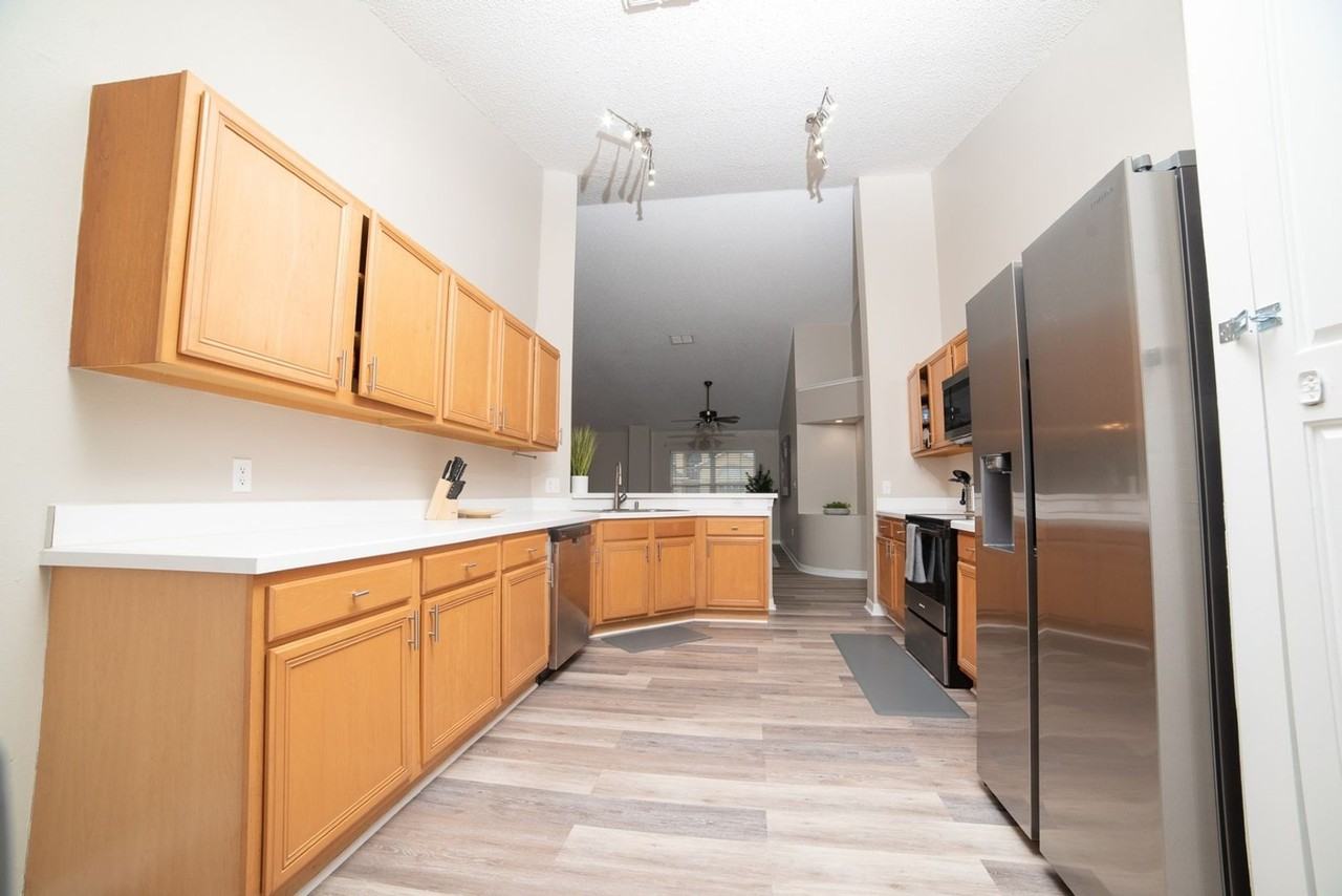 7900 Canary Palm Ct - Photo 4 of 17