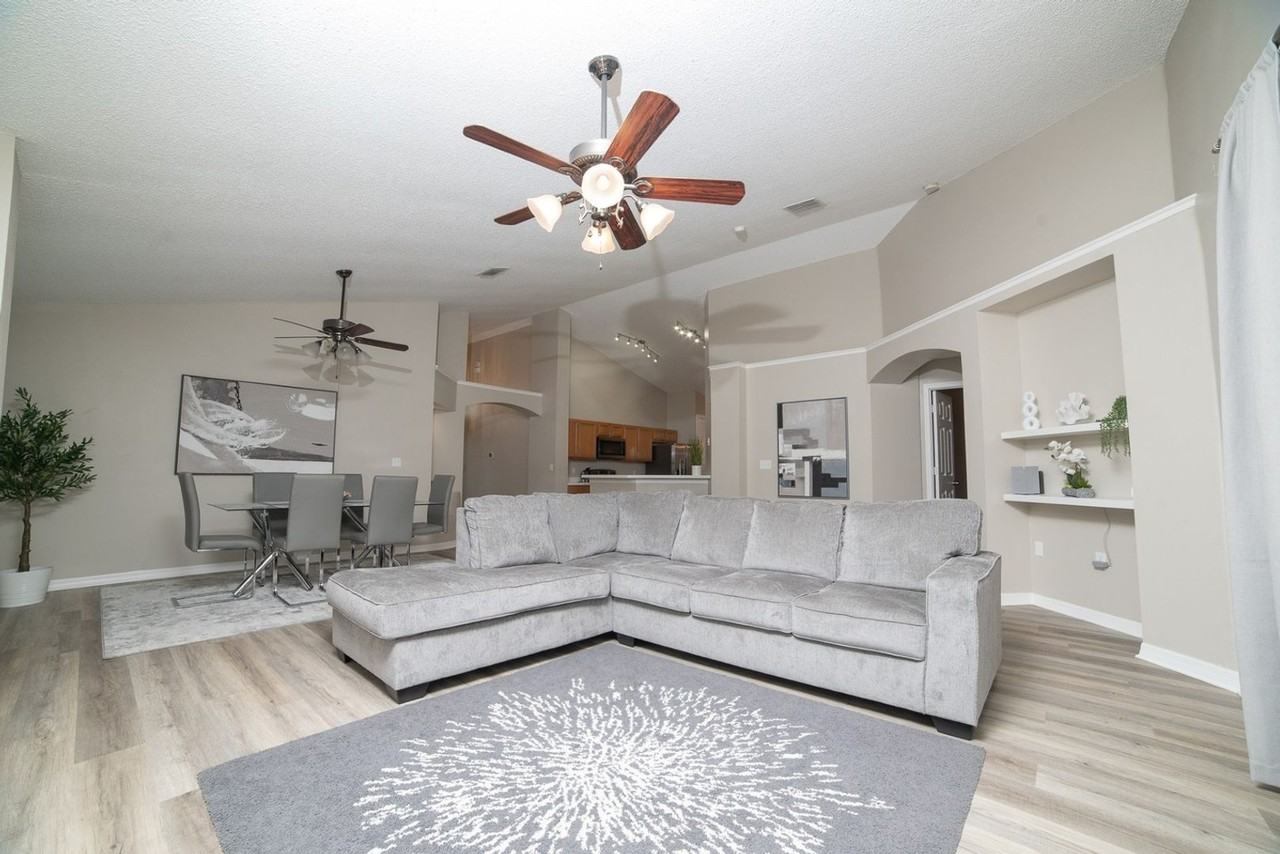 7900 Canary Palm Ct - Photo 7 of 17