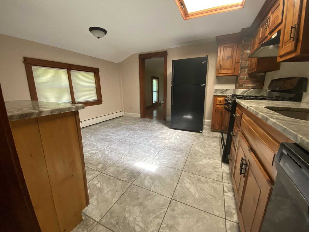 37 Middle St #2 - Photo 3 of 17