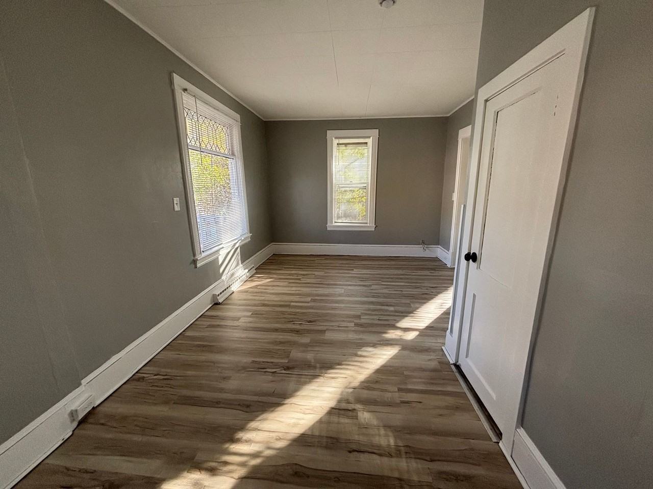 2709 Aldrich Ave N - Photo 4 of 7