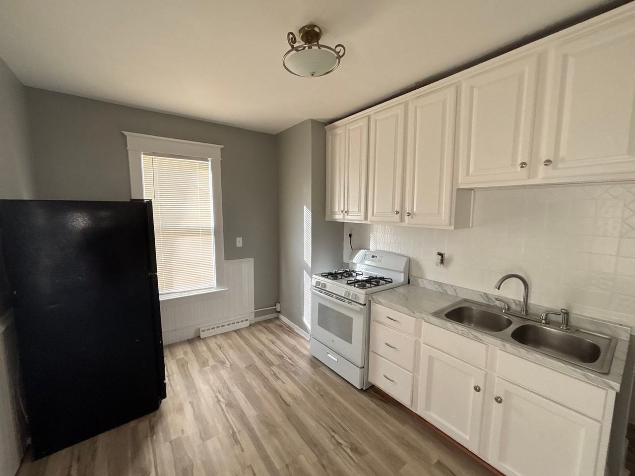 2709 Aldrich Ave N - Photo 6 of 7