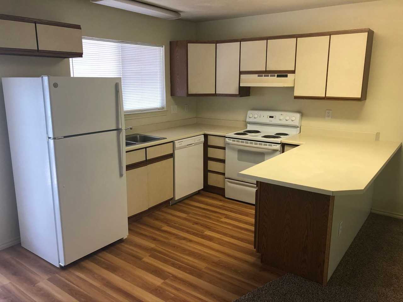 2424 Allegheny Dr - Photo 4 of 17