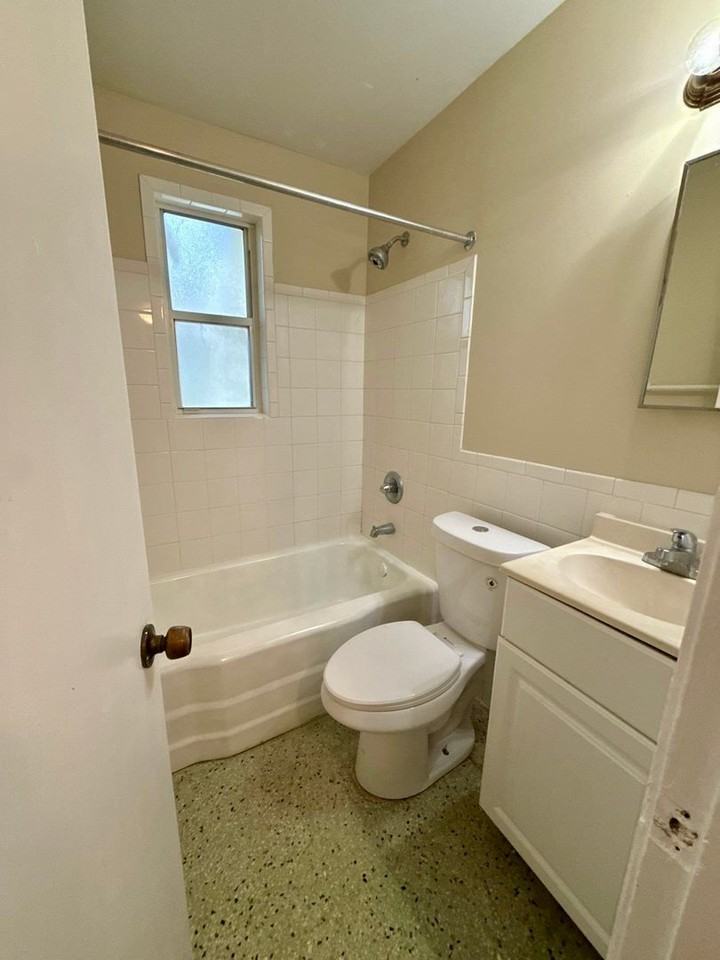 1234 River Bank Ct - Photo 5 of 7